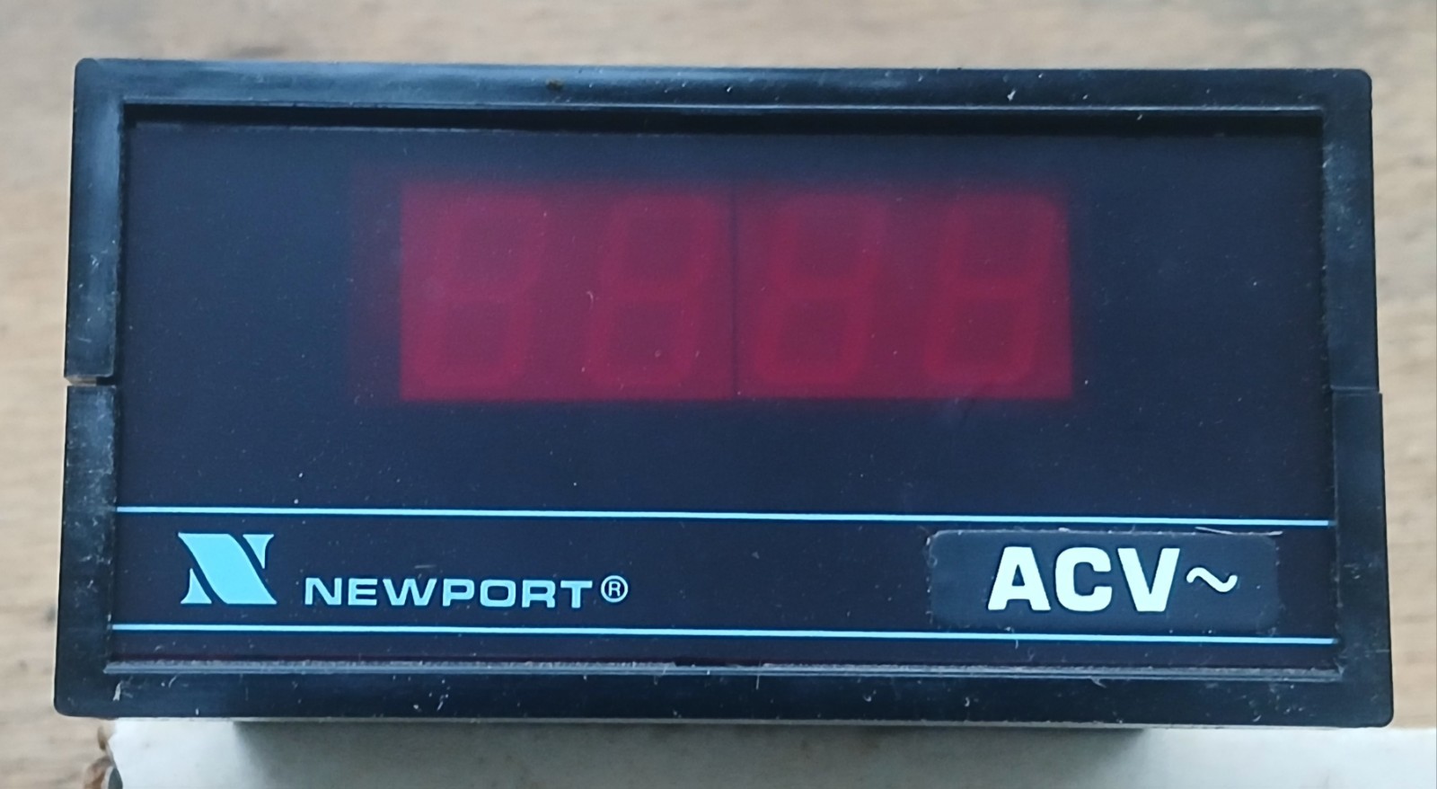 NEWPORT - DIGITAL PANEL METER - Quanta - MODEL #Q2000FVR6 - NEW