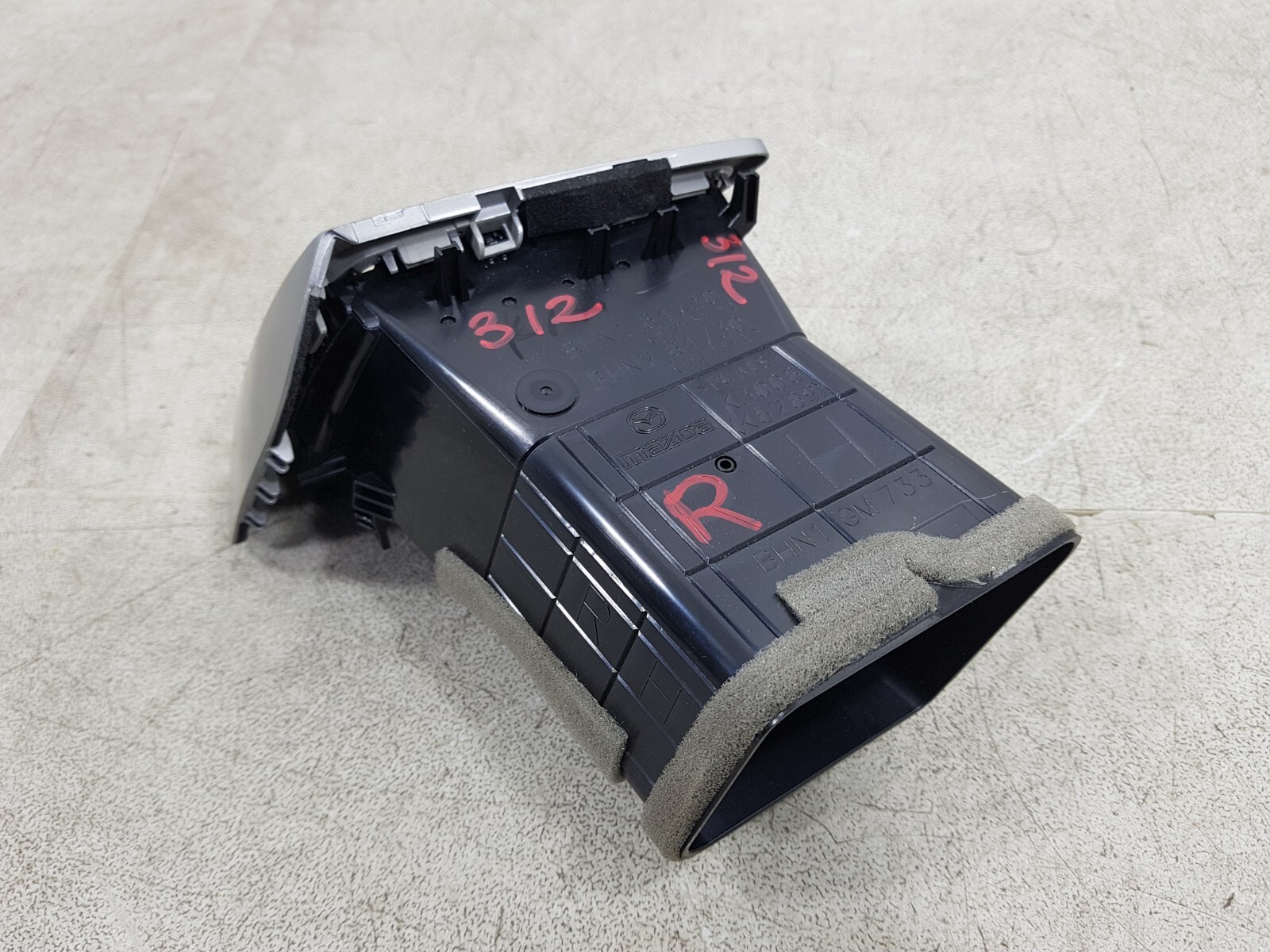MAZDA 3 MK3 BN 17-18 DASHBOARD AIR VENT & TRIM SET