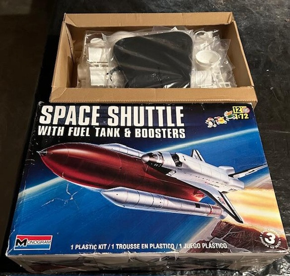 Revell Monogram #85-5089 Space Shuttle with Fuel Tank and Boosters