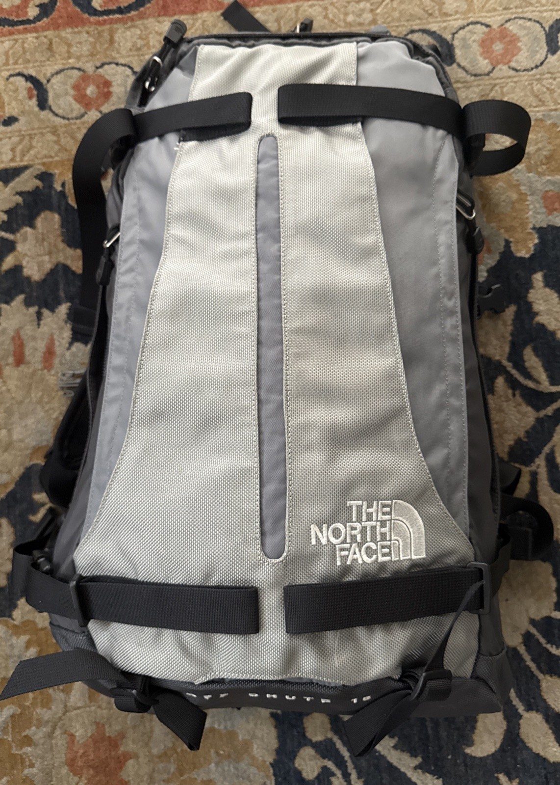 THE NORTH FACE OFF CHUTE 18 Gray Vintage Hydration Backpack