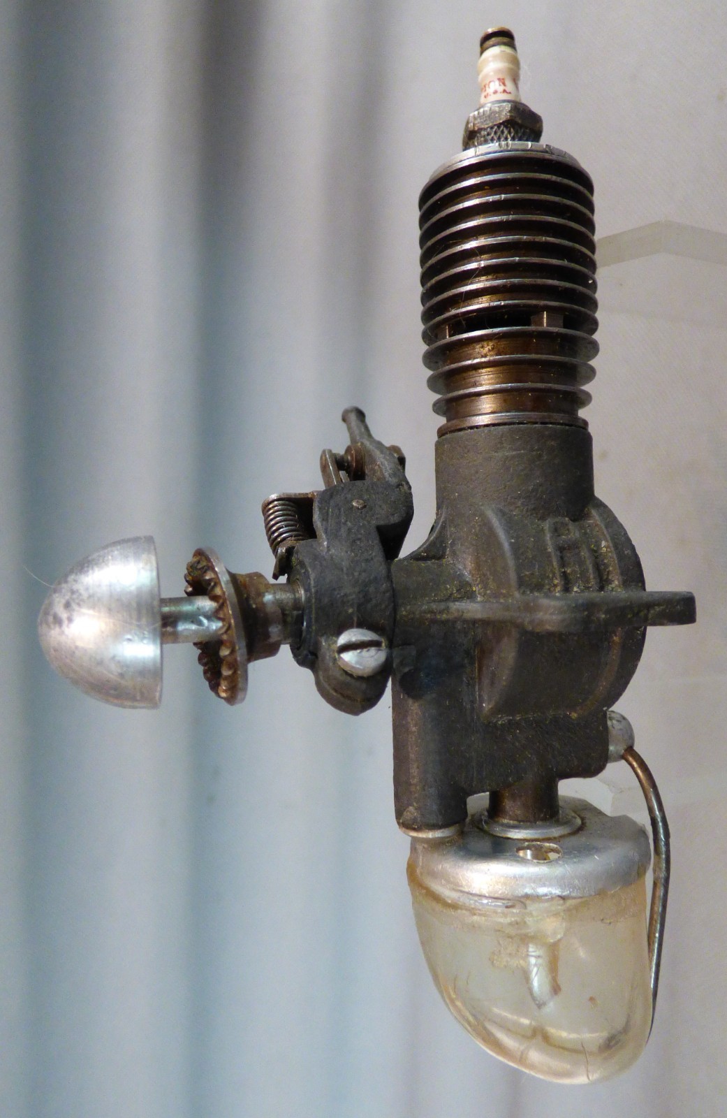 EX SUPER ATOM .098 SPARK IGNITION GAS ENGINE 1940s ERA MICRODYNE EX COMPRESSION