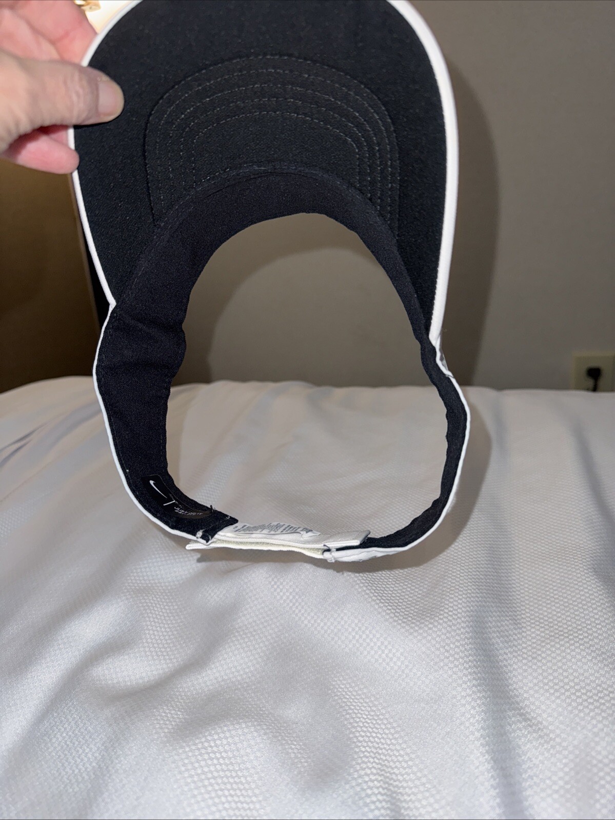 Nike White Visor w Black Swoosh and vented strap Hook Loop EUC