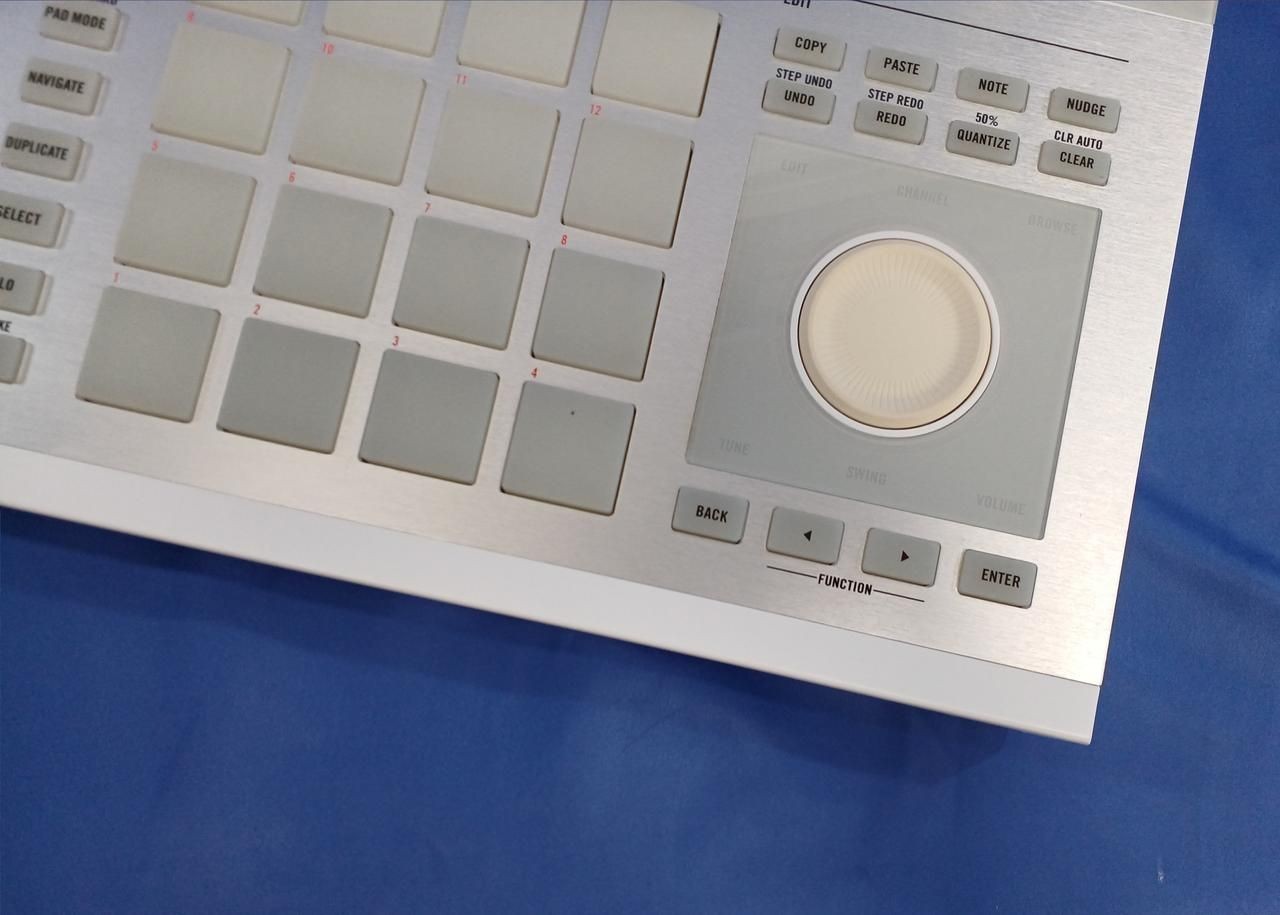 NATIVE INSTRUMENTS Junk Groove Making System MASCHINE STUDIO Used