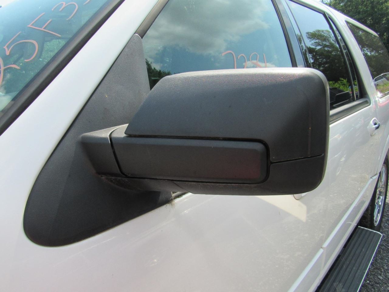 EXPEDITON 2009 Glove Box 1058528