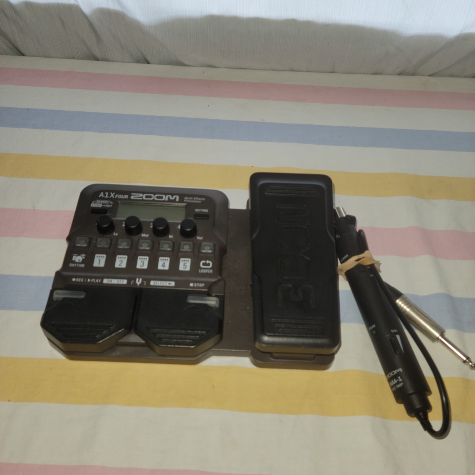 Zoom A1X Four Acoustic Multi-Effects Processor W Expression Pedal + MAA-1 Mic
