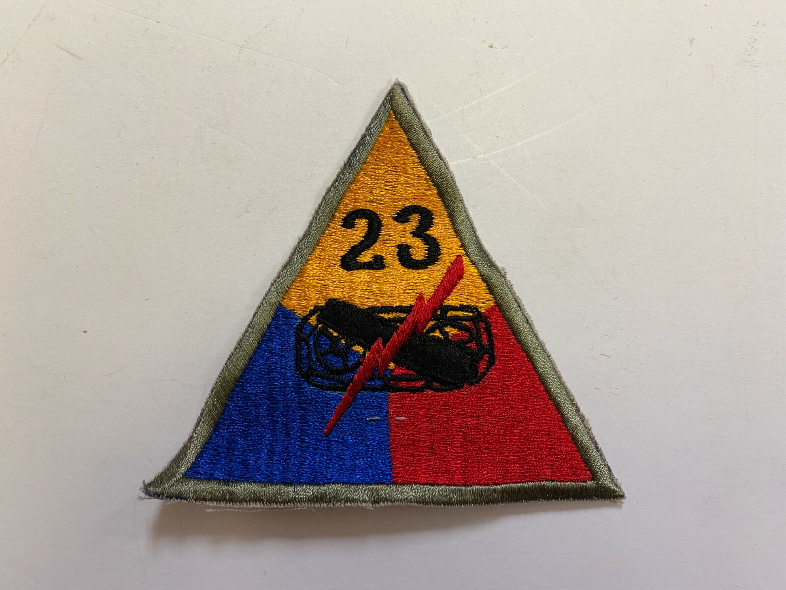 E3488 WW2 US Army Armored Tank Battalion Triangle Patch 23rd L1A