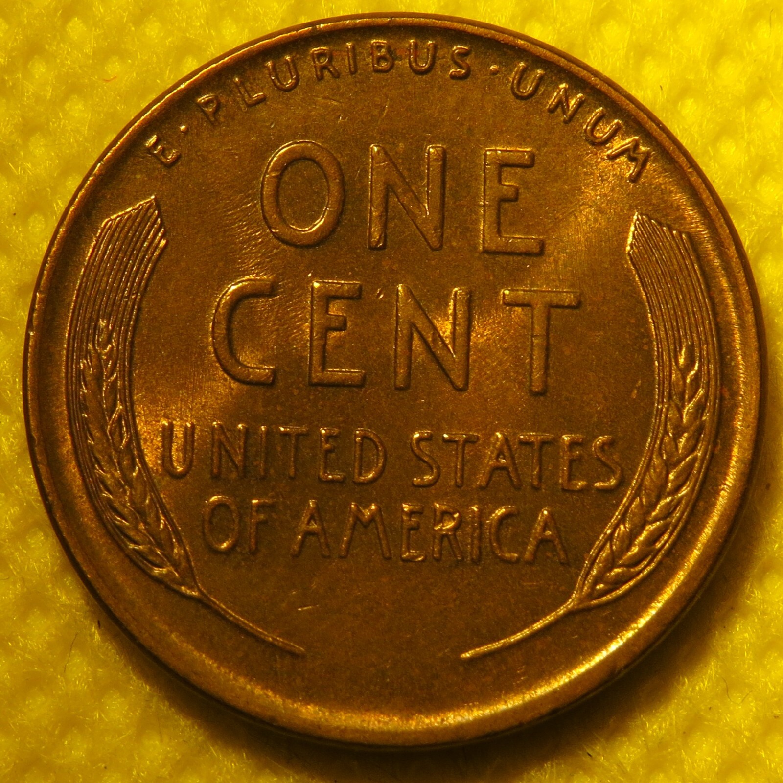 Uncirculated 1935 Lincoln Wheat Cent with great luster!