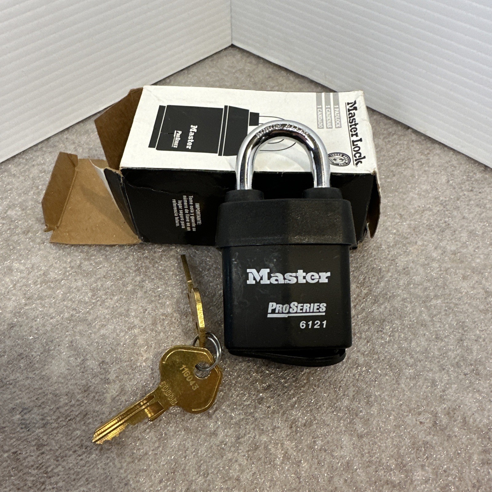 Master Lock 6121 Padlock black pro series weather tough free ship