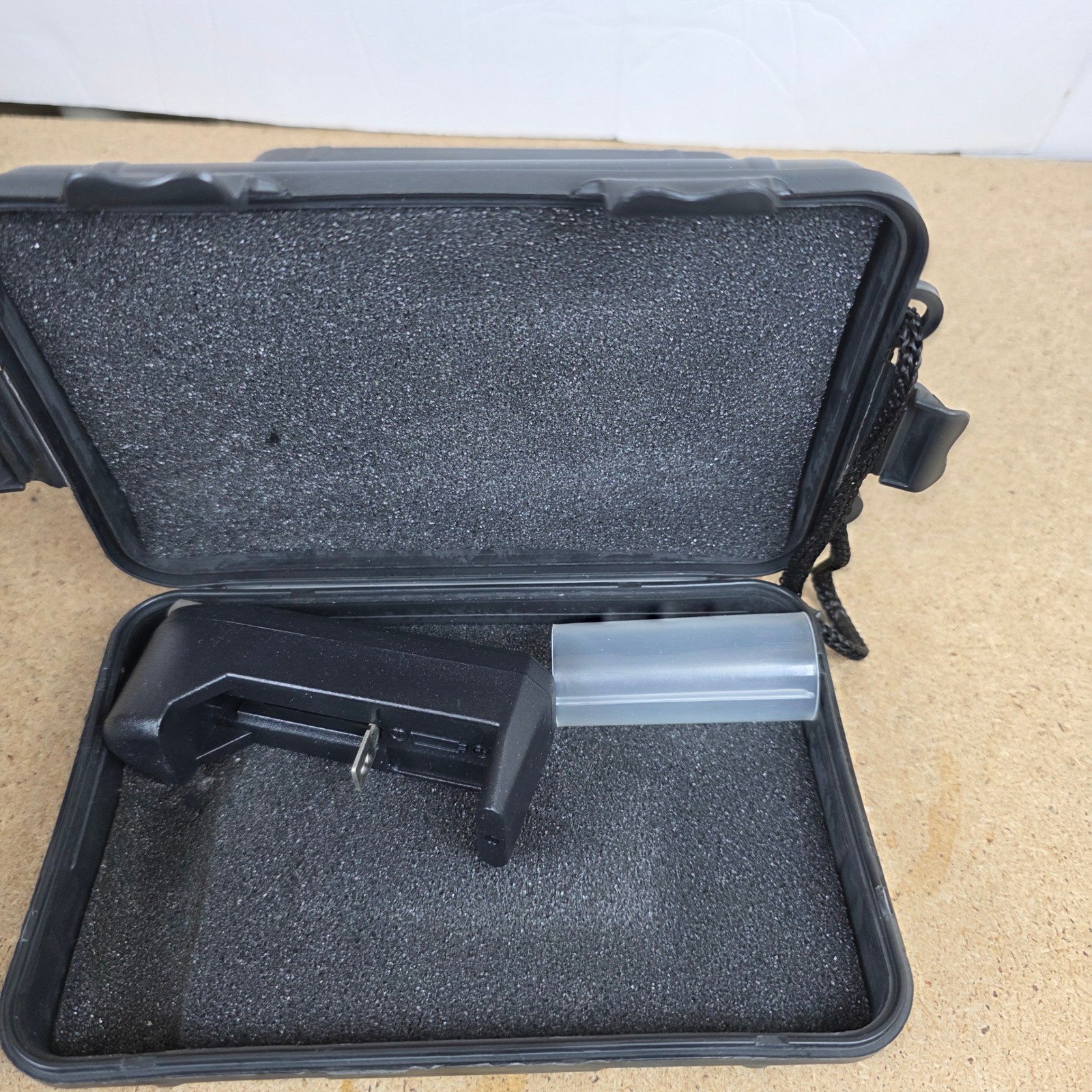 Shadowhawk Tactical Flashlight Hard Cases with Battery Charger only camping