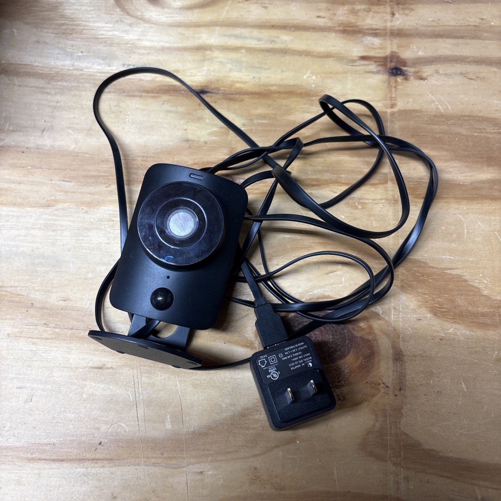 SimpliSafe Simplicam Indoor Security HD Camera Model: SSCM1