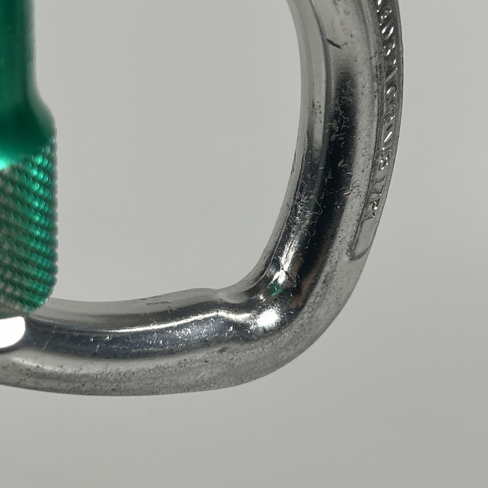 Captive Eye Locksafe Carabiner, Twistlock, Aluminum Gate Strength 3600lbs