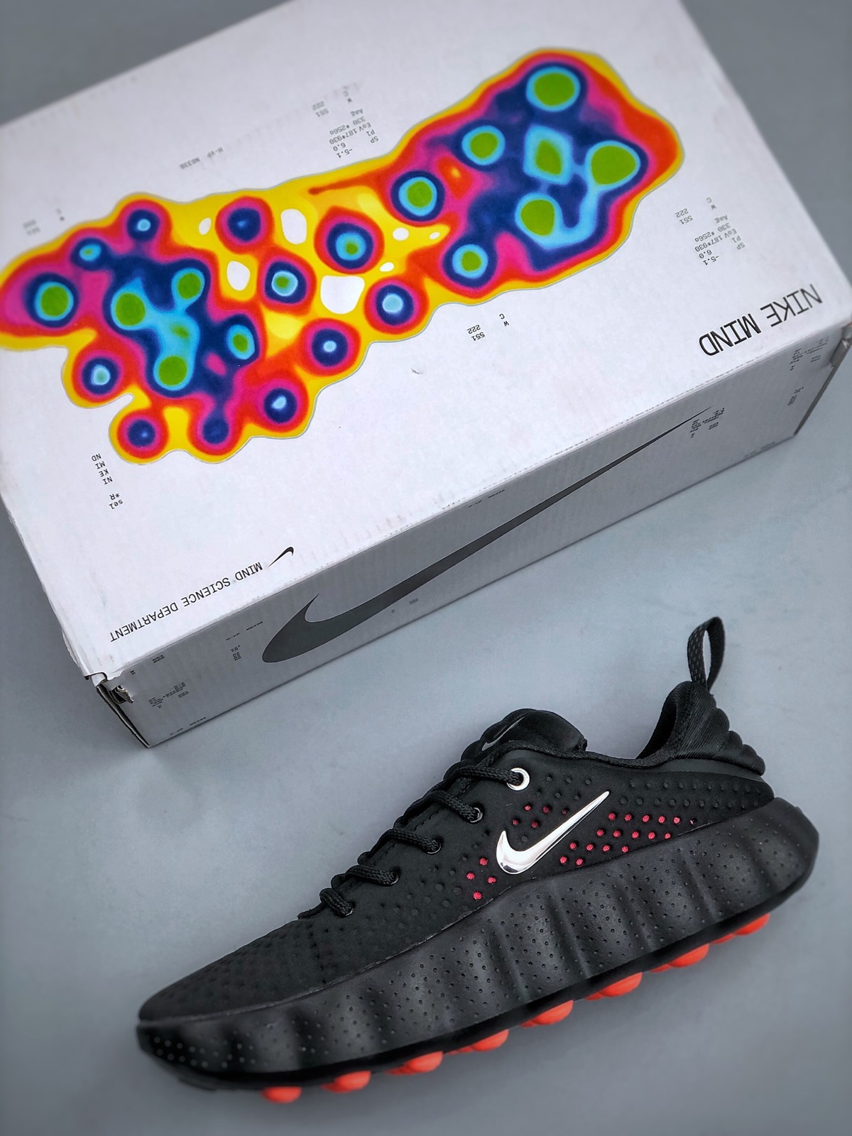 NK Mind 002 Black Hyper Crimson HQ4308-001 New Men Size with Box