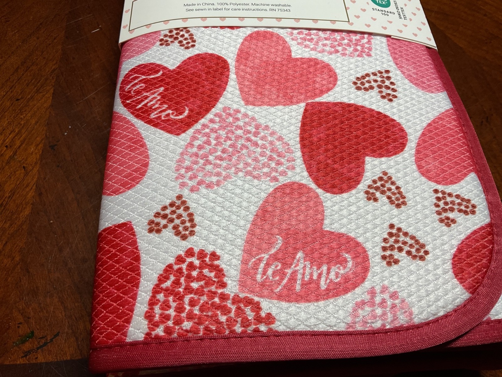 CUPCAKES AND CASHMERE DISH DRYING MATS (2)  HEARTS 16 X 19 100% POLYESTER NIP