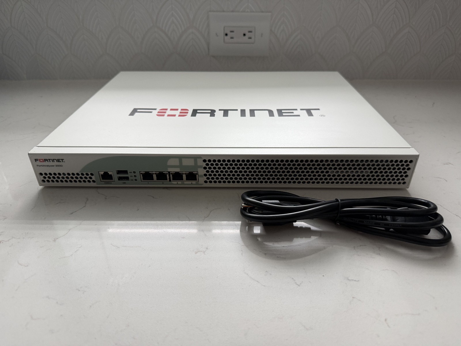 Fortinet FortiAnalyzer-200D FAZ-200D Network Video Recorder PN-P11737-01-05