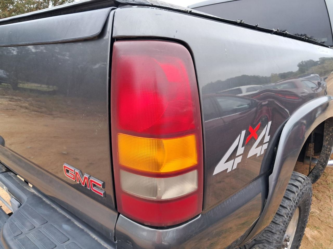 SIERRA250 2001 Glove Box 4803619