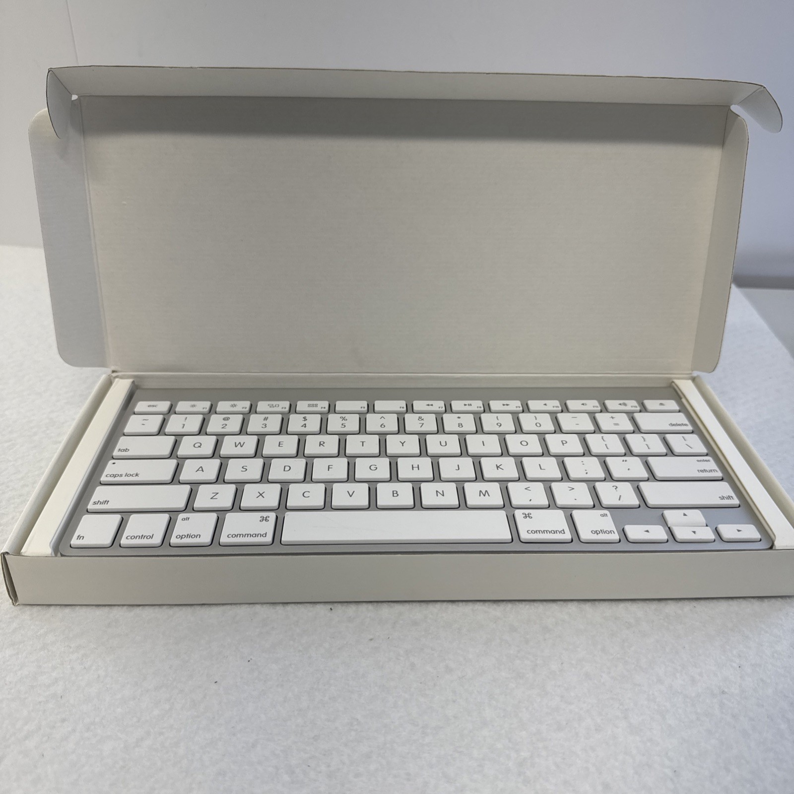 Apple A1314 Wireless Keyboard - MC184LL/B Tested