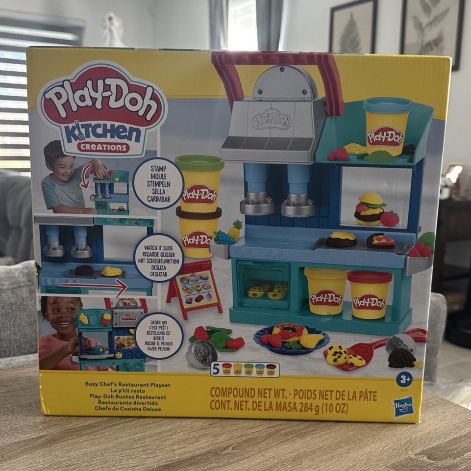 Play-Doh Kitchen Creations Busy Chef's Restaurant Playset, NEW IN BOX In Hand