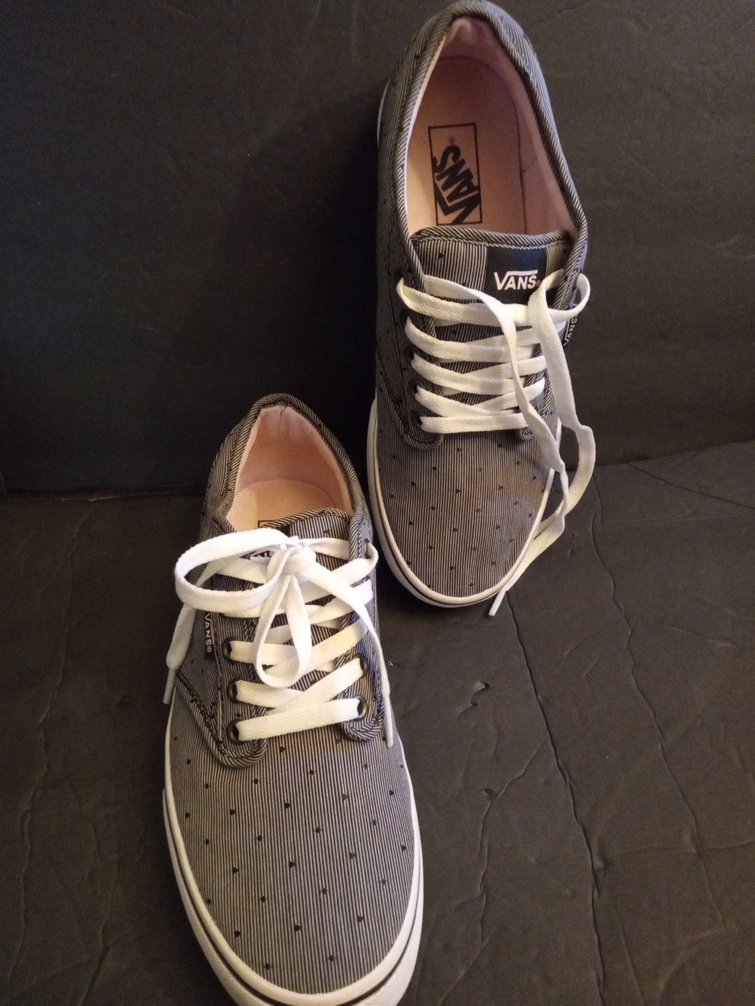 VANS Shoes 9.5 Grey Black Polka Dots Sneakers Comfort Lace Up Slip Resist