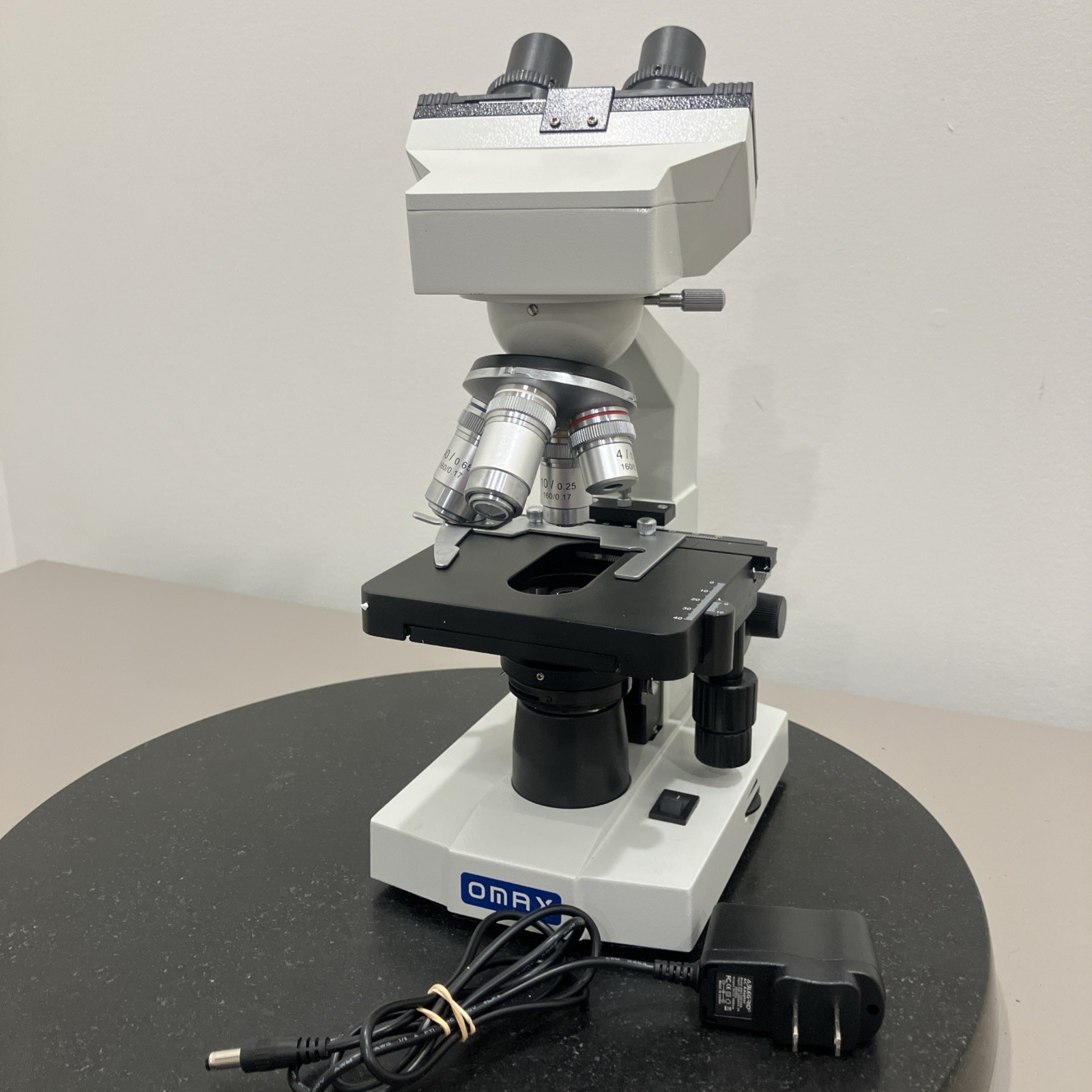 Omax M82E Compound Light Microscope w eyepieces and power cord