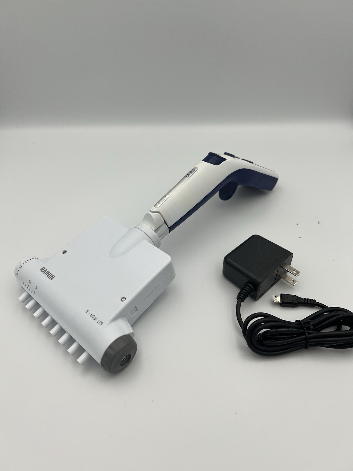 Rainin E4 EA8-50 XLS Adjustable Spacer LTS 5-50ul Pipette w/charger+ battery