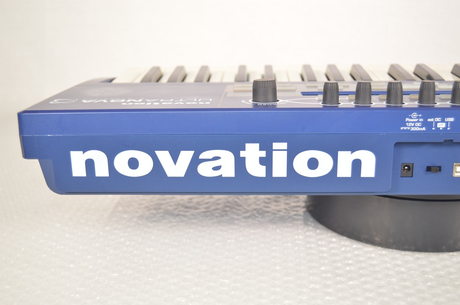 Novation ULTRANOVA Synthesizer Vocoder Blue Keyboard Tested W \ Soft Case Mic