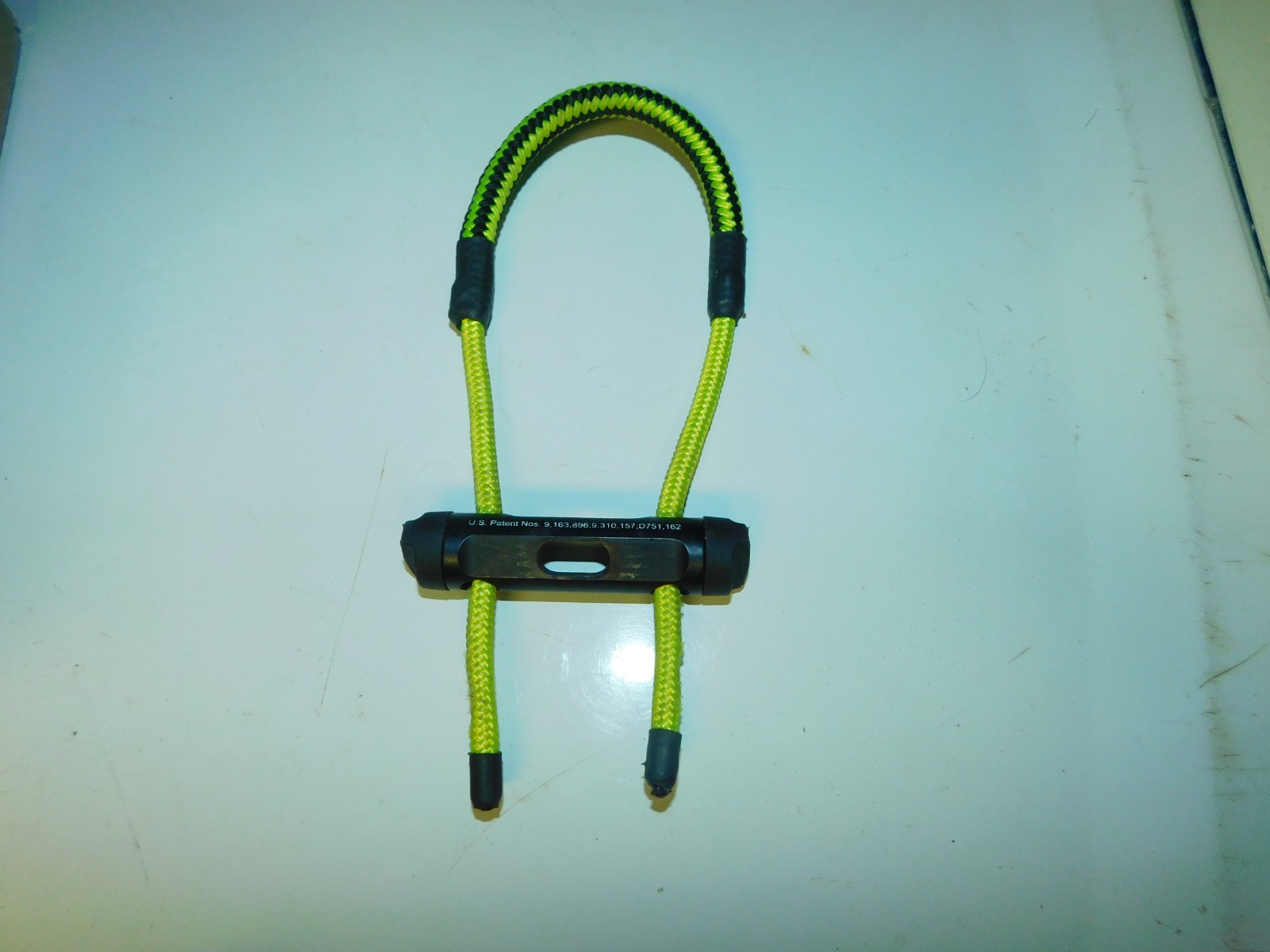 LOC OUTDOORZ STIFFY SLING YELLOW & BLACK FOR ARCHERY