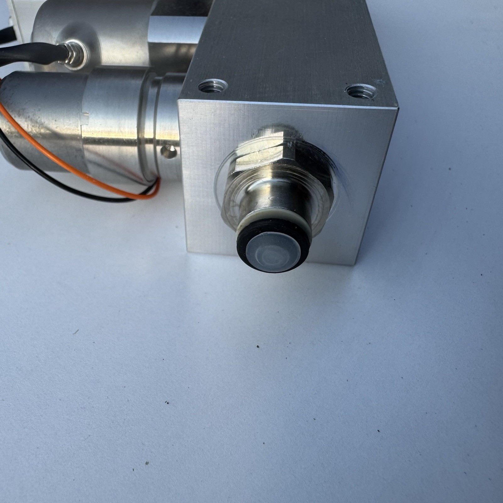 Bronkhorst THE-002F Mani-Flow Mass Flow Controller 200 ml/min N2 24V
