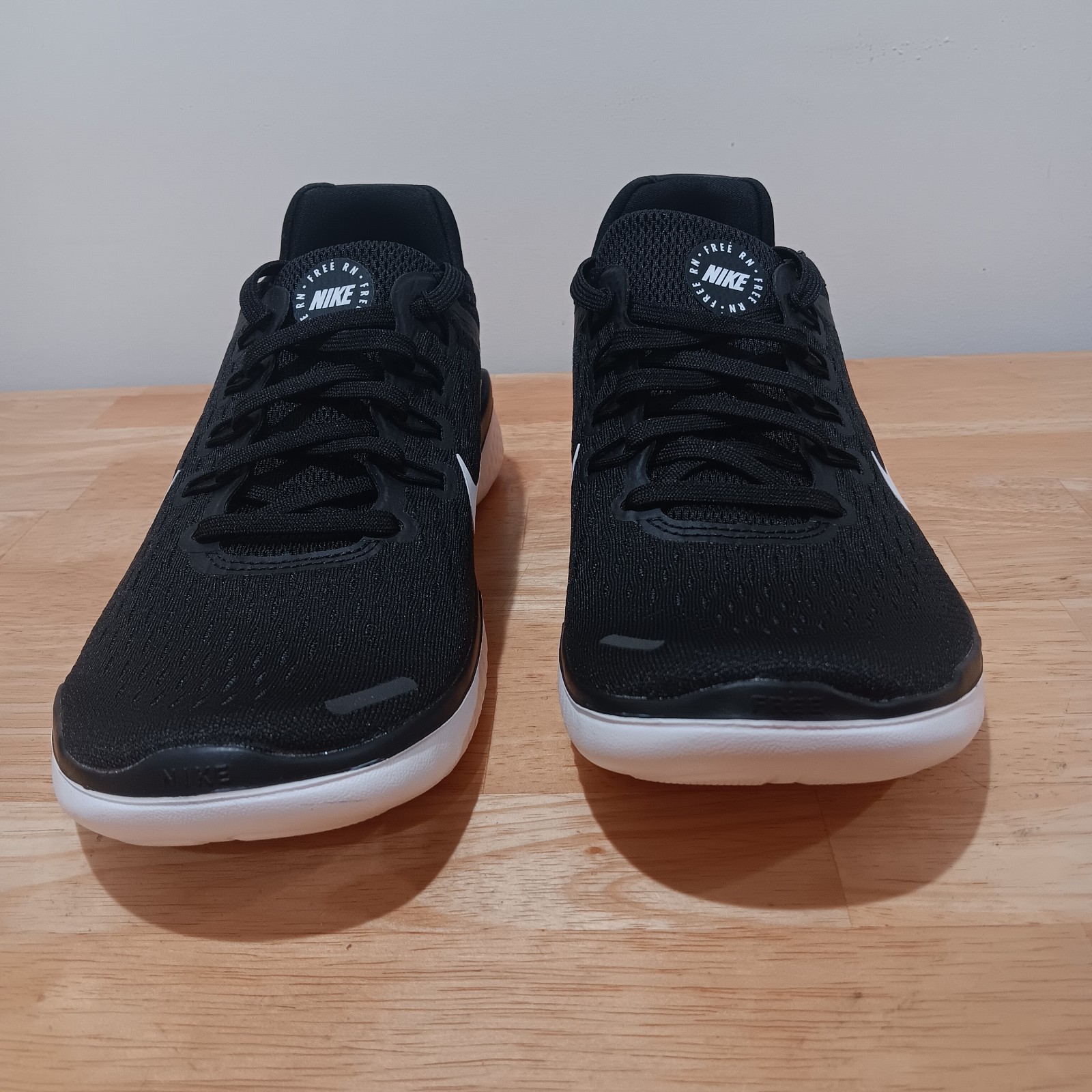 NIKE FREE RN 2018 BLACK WHITE WOMENS SIZE 9 942837 001