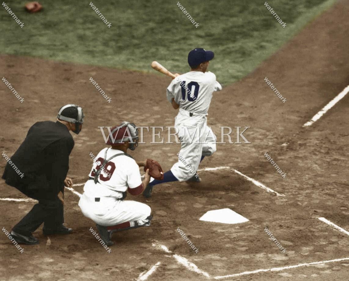DW451 Phil Rizzuto Yankees The Scooter Baseball 8x10 11x14 16x20 Colorized Photo