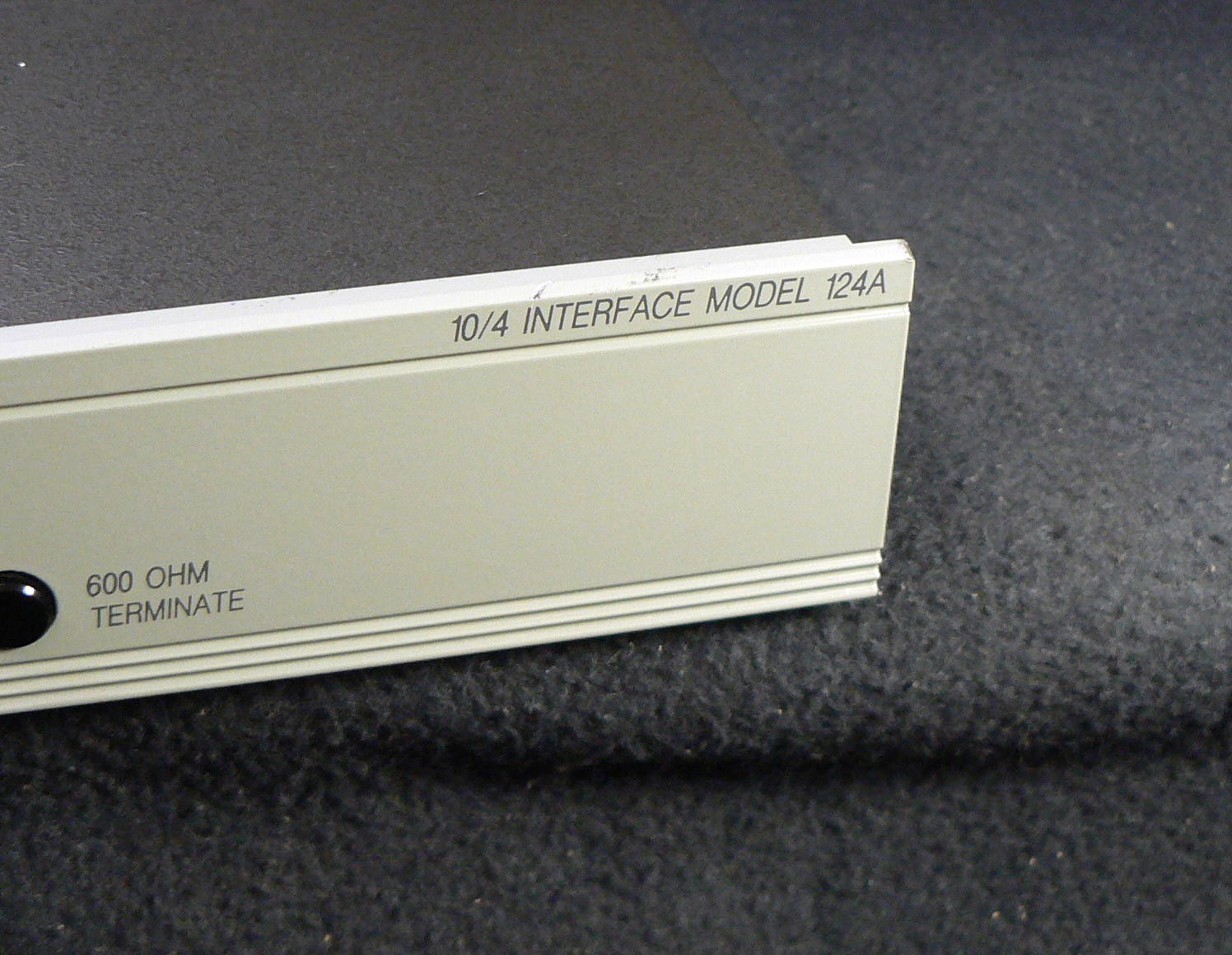 Aphex Model 124A bidirectional audio level interface -10 dBV — +4/+8 dBU