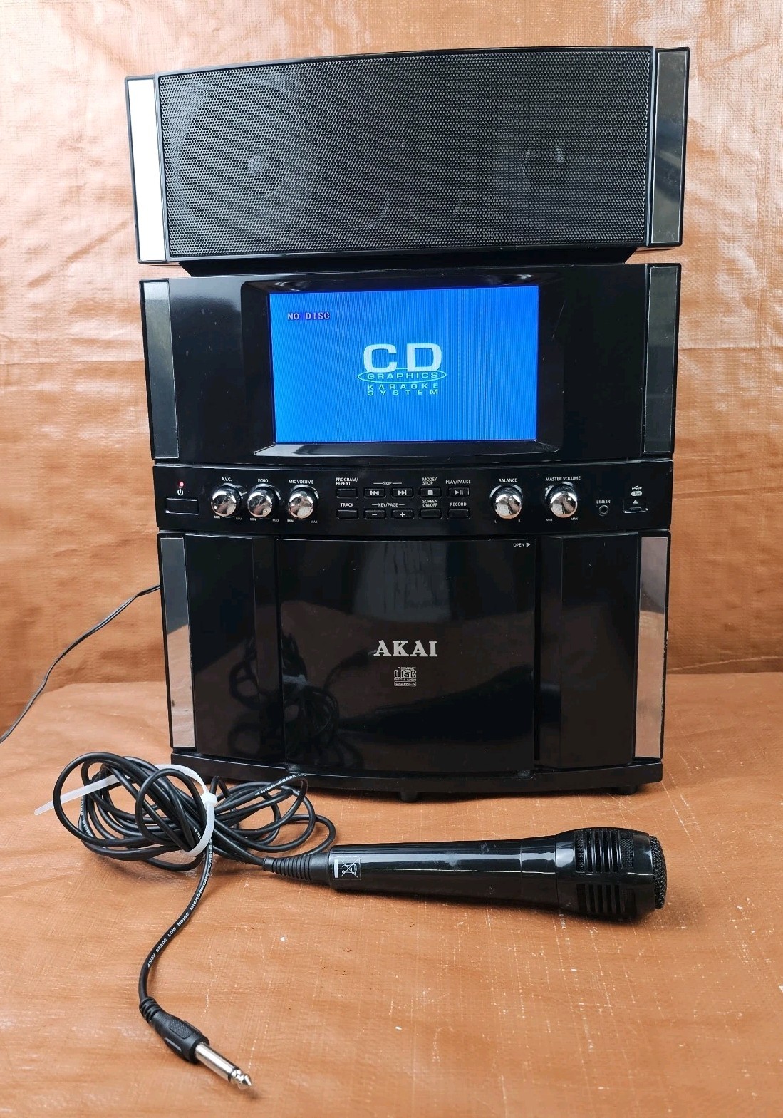 Akai CD+G/MP3+G Karaoke Recording System Model KS800 W/ 1 Mic, Cable, TESTED