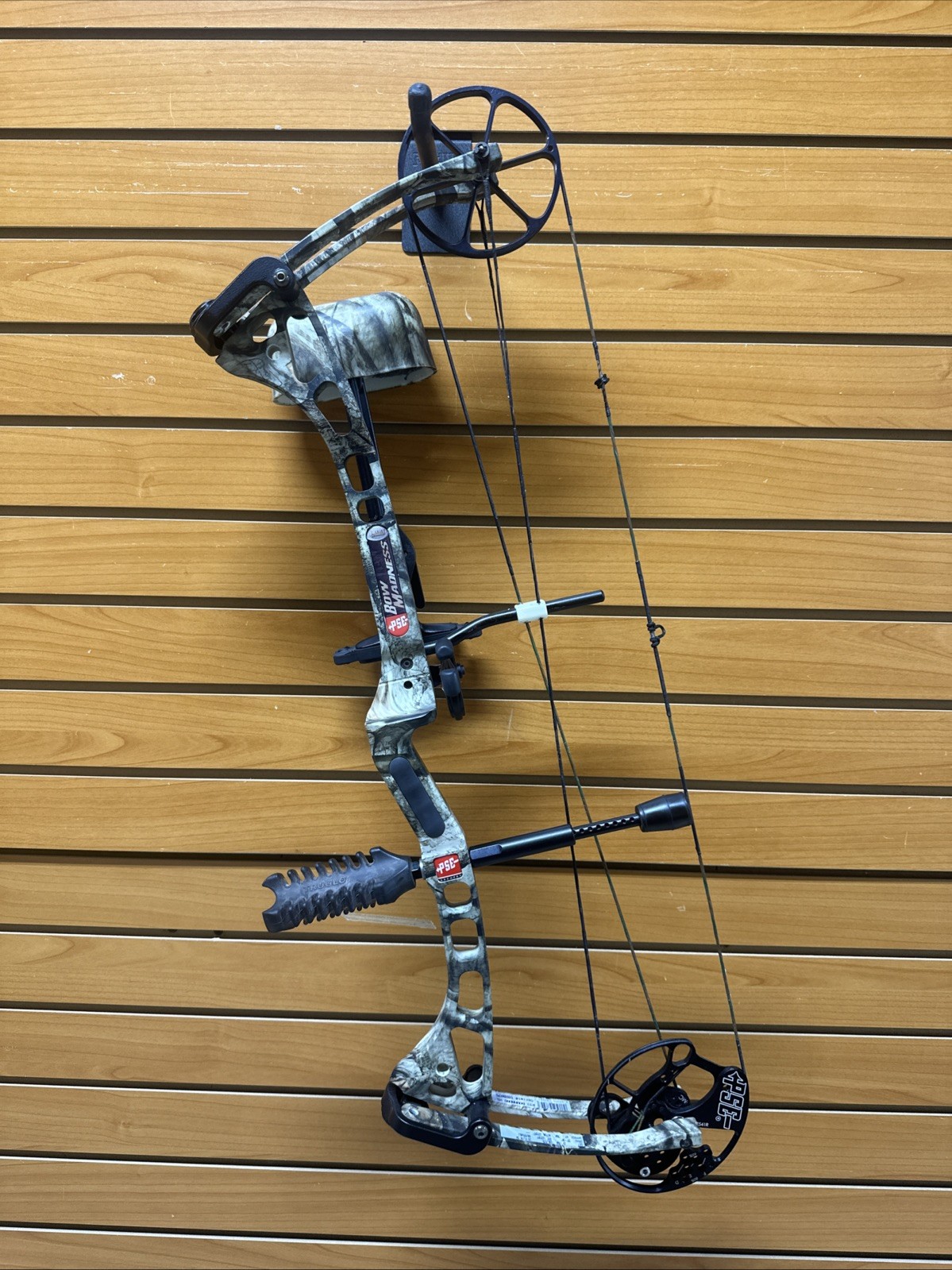 PSE Archery - Bow Madness XS - RH - 25-30” - 70# Max