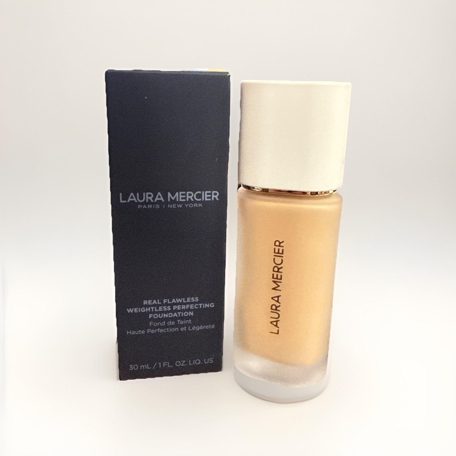 Laura Mercier Real Flawless Weightless Watrproof Foundation 2W2 Warm Linen