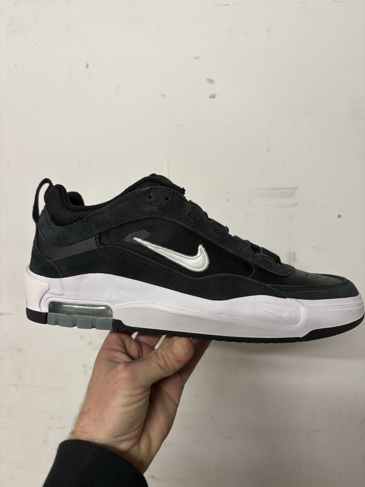Nike SB Air Max Ishod Skate Shoe, Men's US Size 9.5  (FB2393-004)