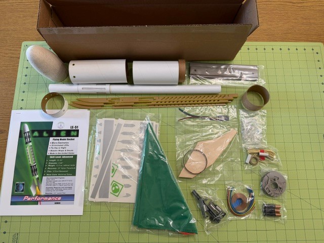Leading Edge Rocketry LLC Alien Flying Model Kit Advanced Skill Night Rocket