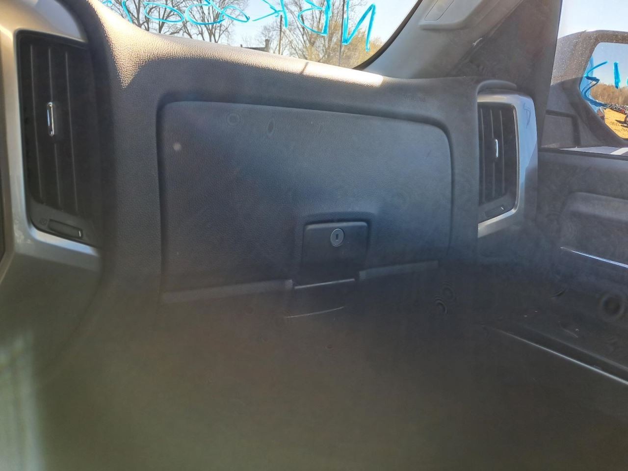 SILVRDO15 2017 Glove Box 4862297