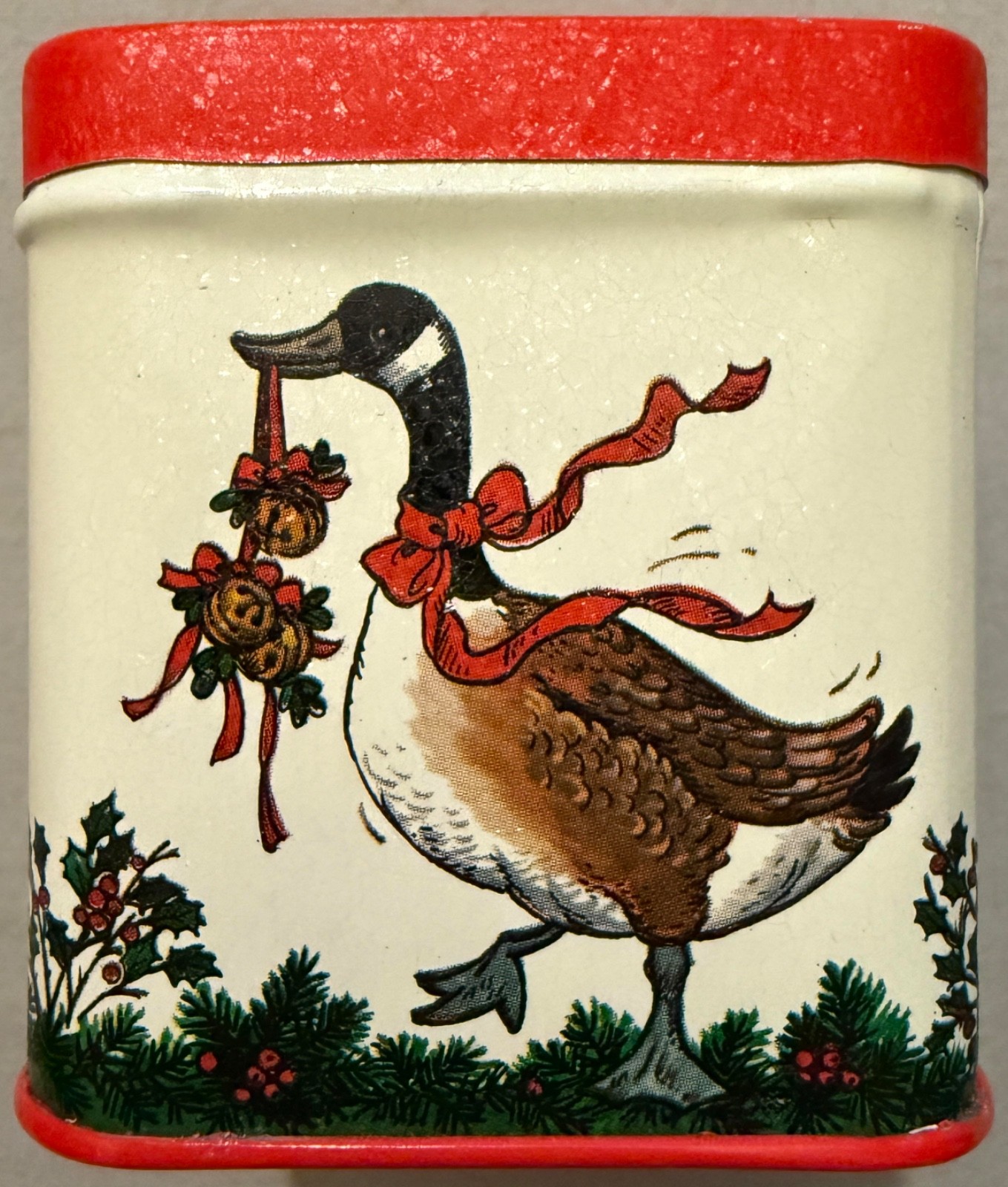 CHRISTMAS GOOSE TIN - Approx. 2 ¼"x2"