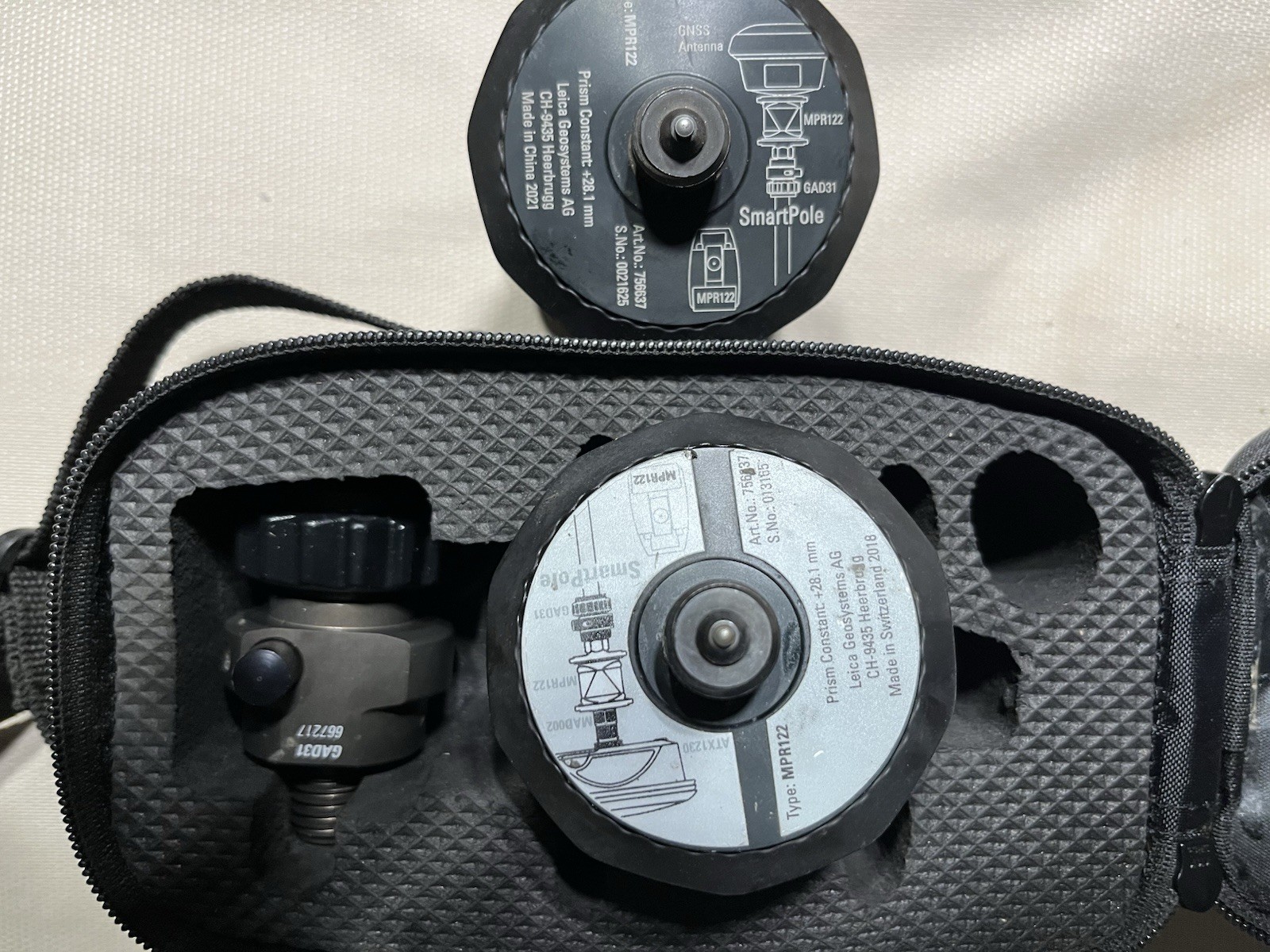 Leica MPR122 Prism with GAD31 Adapter, Carry Case, MPN GAD31 667217