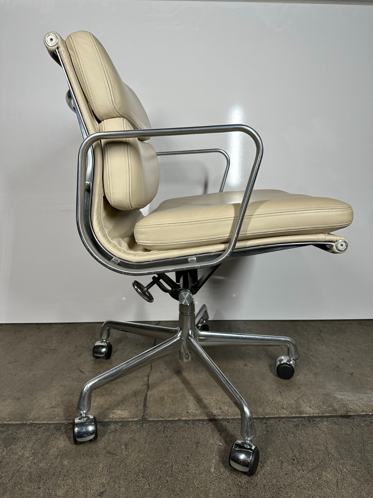 Authentic Herman Miller Soft Pad Group Management Chair