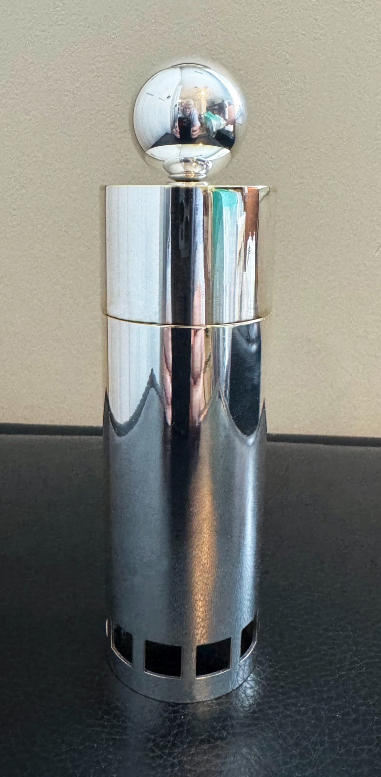MINT ICONIC ITALIAN SILVERPLATE PEPPERMILL BY RICHARD MEIER FOR SWID POWELL 1985