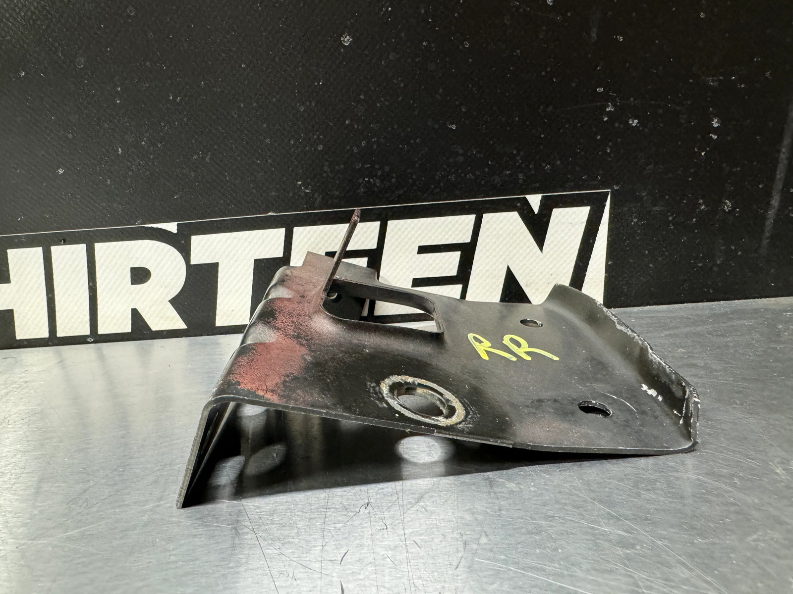 97-04 CORVETTE C5 CONVERTIBLE RR RIGHT REAR QUARTER PANEL MOUNTING BRACKET #L203