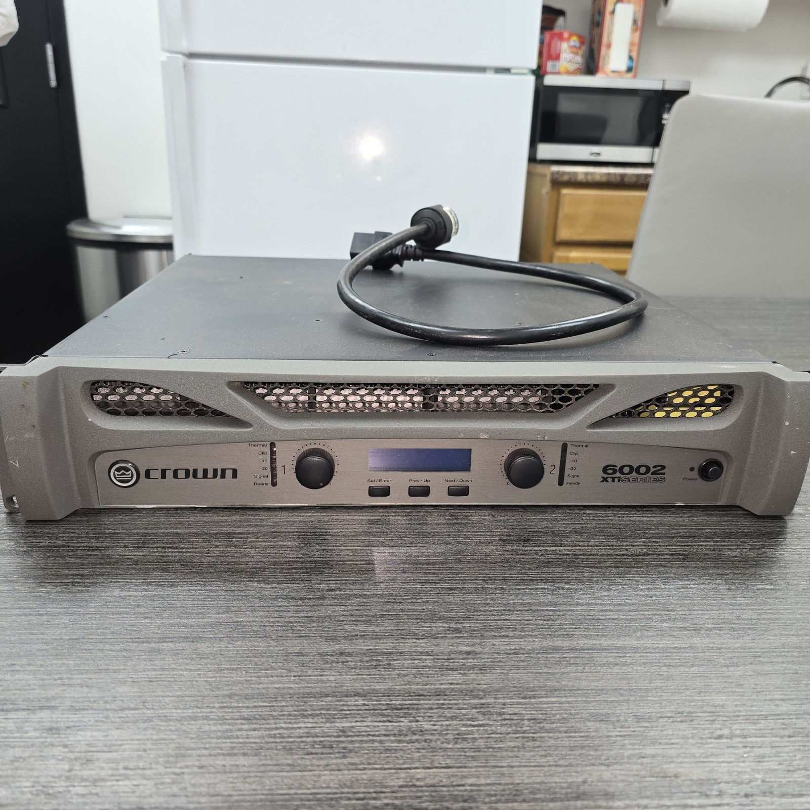Crown XTi 6002 2100-Watt 2-Channel Power Amplifier