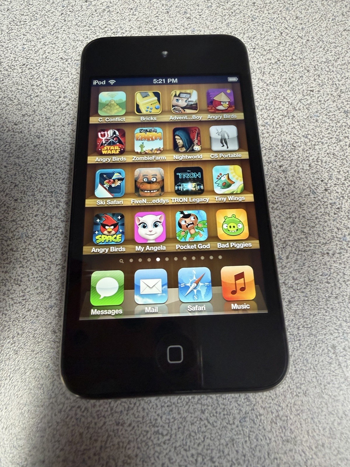 iPod touch 4th 64gb 160 Retro Games Voltron Resident Evil Infinity Blade