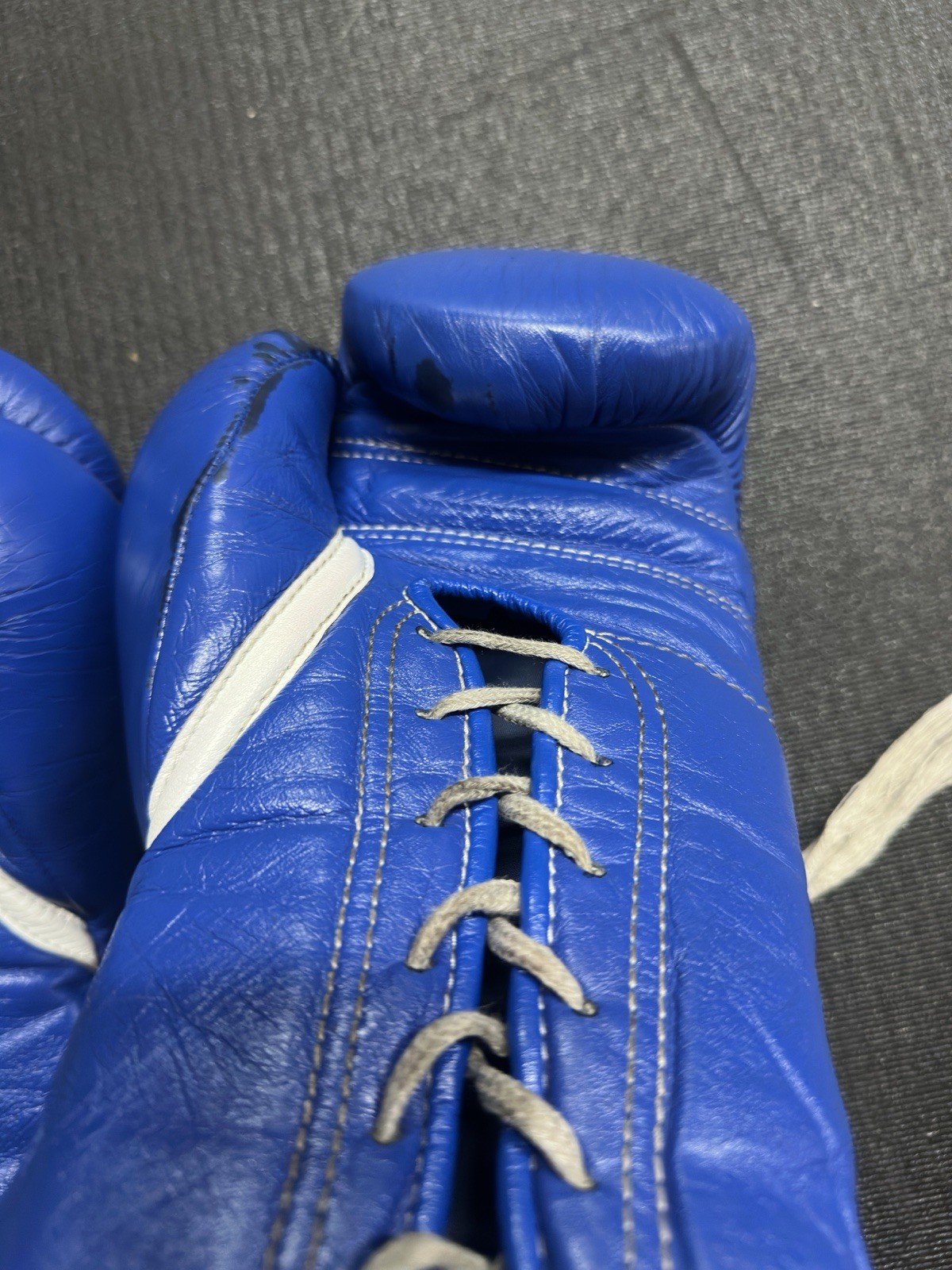 WINNING Boxing Gloves 14oz