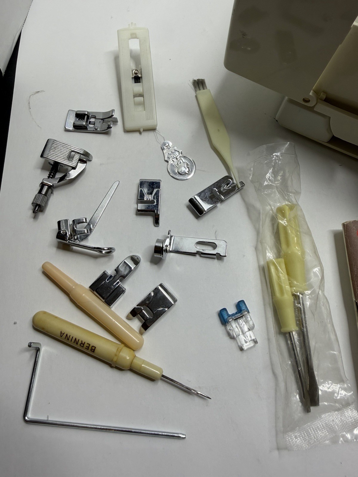 Bernette 740E Sewing Machine Working Comes With Instructions and Accessories