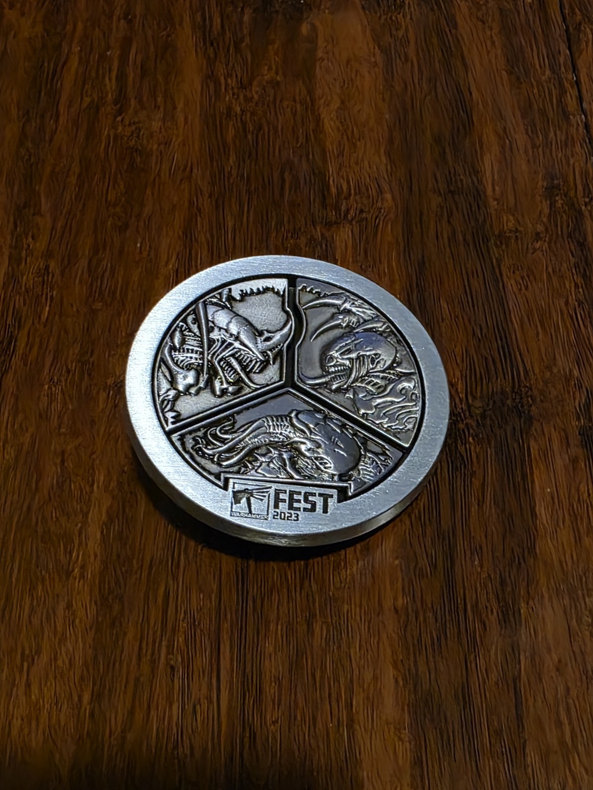 Warhammer 40K  Fest 2023 X Koyo Pin Badge With Magnet Tokens - New Tyranids