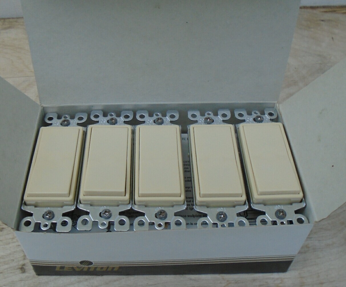 10-Pack Leviton 5603-I 15A 120/277V Decora Rocker 3-Way AC Switch LOT Ivory