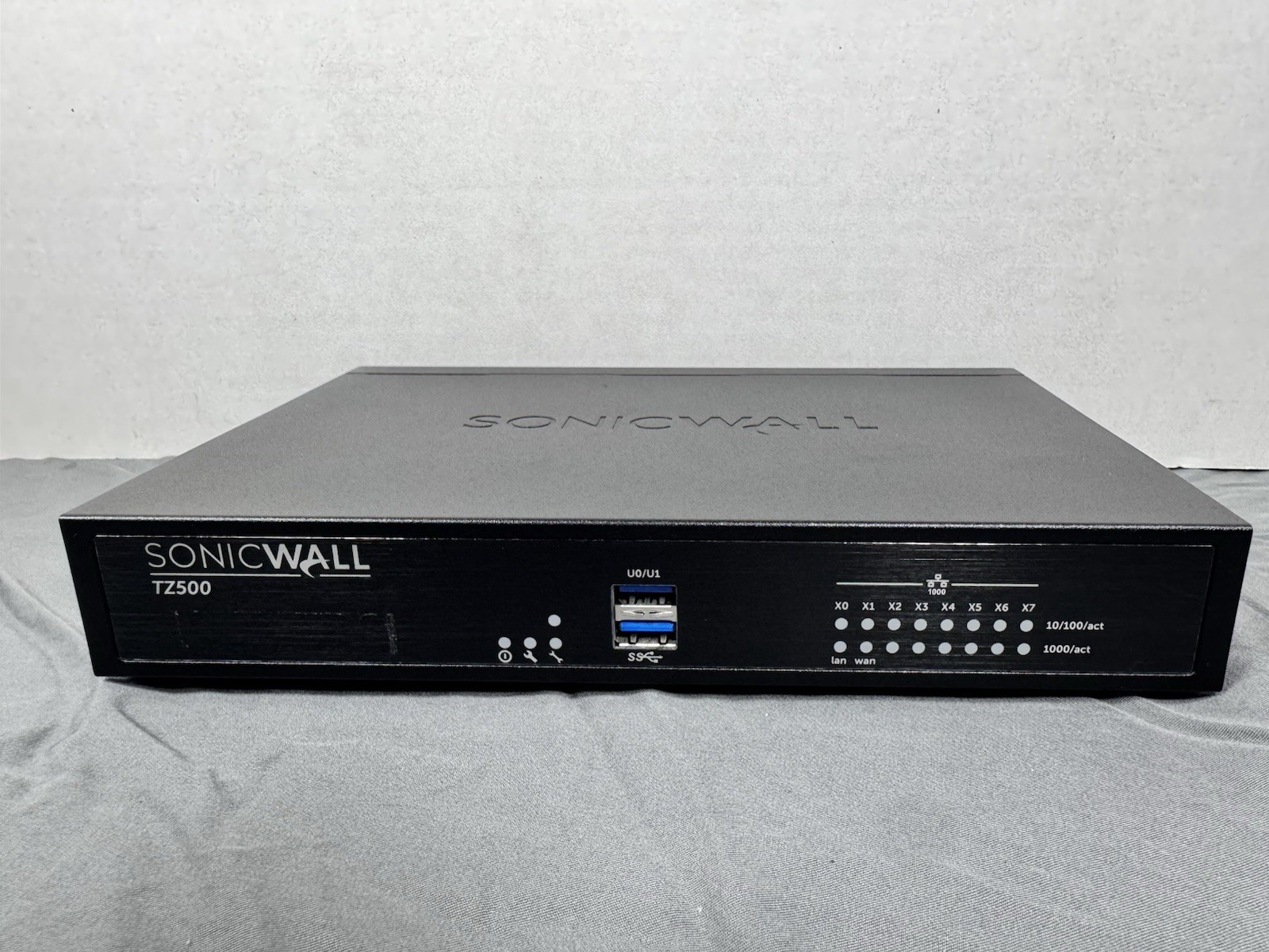 Sonicwall  TZ500 Firewall 8-Port Network Security Appliance APL29-0B6