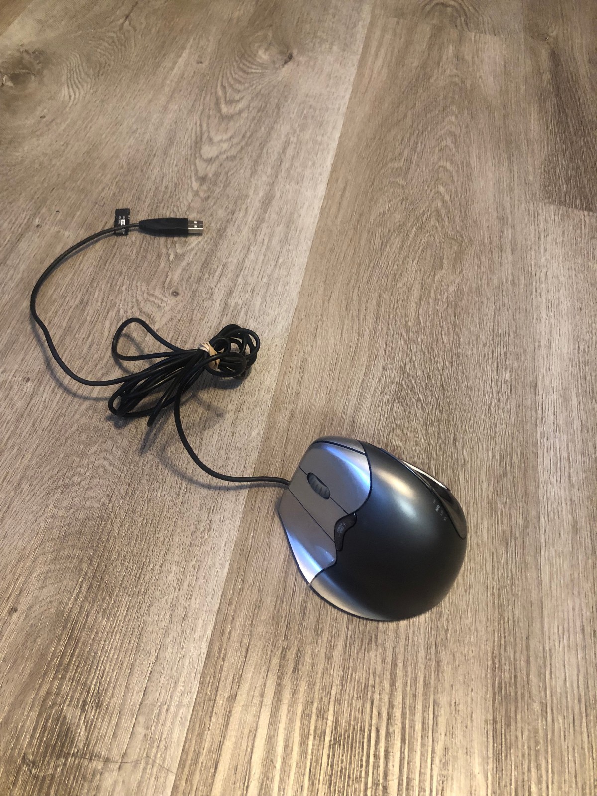 Evoluent Vertical Mouse 4 VM4L Left Handed USB Wired Optical Ergonomic Tested