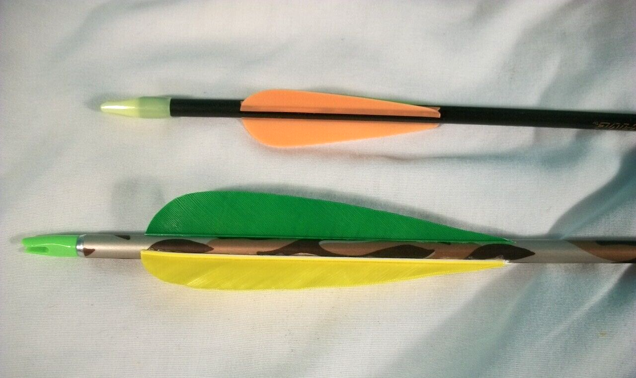MTM Molded Products Ultra Compact Arrow Case + 8 Arrows